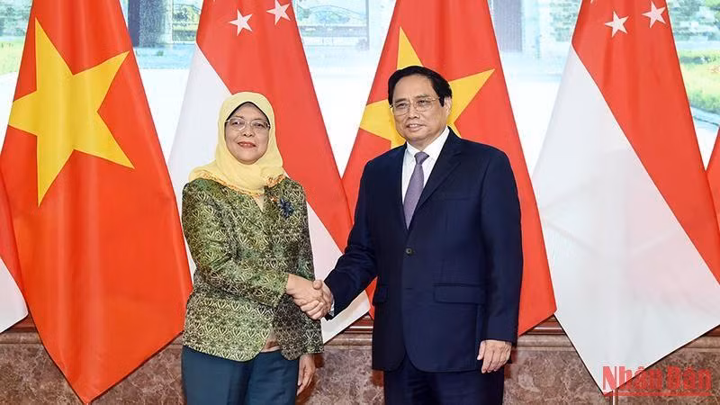 Thủ tướng Phạm Minh Chính và Tổng thống Cộng hòa Singapore Halimah Yacob.