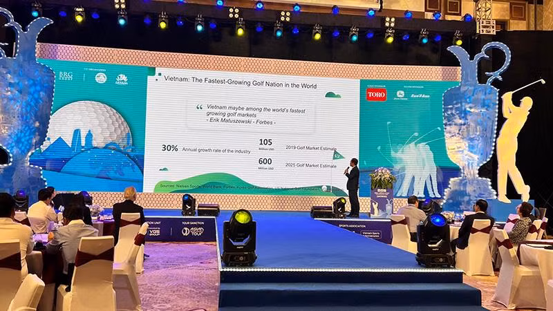 Các đại biểu tham dự Hội nghị Golf và Du lịch tại Đà Nẵng ngày 30/8.