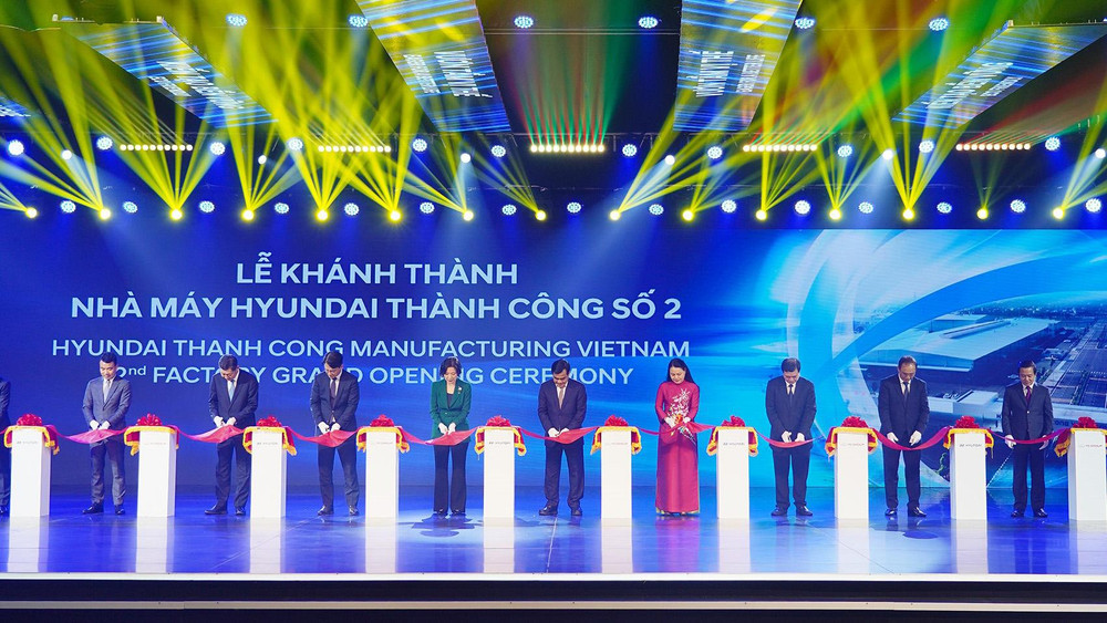 Cắt băng Khánh thành Nhà máy ô-tô Hyundai Thành Công số 2.
