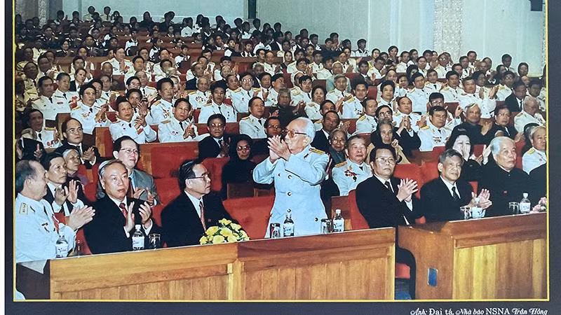 Bức ảnh quý giá về Đại tướng Võ Nguyên Giáp.