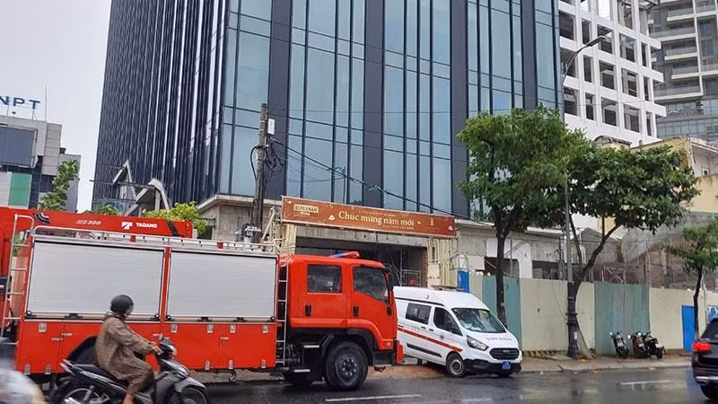 Tai nạn lao động xảy ra trưa nay tại một công trình trên đường Bạch Đằng, quận Hải Châu.