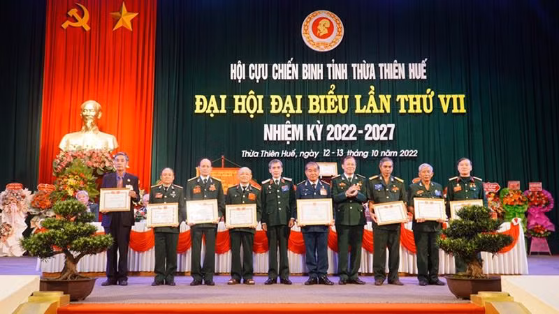 Trung ương Hội Cựu chiến binh Việt Nam tặng Bằng khen cho 8 cá nhân tiêu biểu.