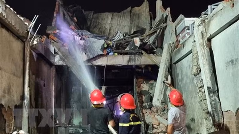 Cháy nhà ở Ninh Thuận trong đêm 13/8. (Nguồn: TTXVN)