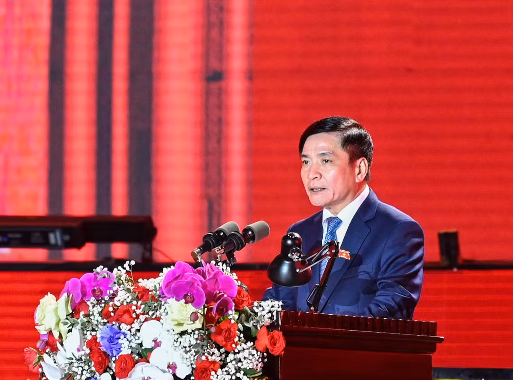 Tổng Thư ký, Chủ nhiệm Văn phòng Quốc hội Bùi Văn Cường công bố Nghị quyết số 469/NQ-UBTVQH15 ngày 15/2/2022 của Ủy ban Thường vụ Quốc hội về việc thành lập các phường thuộc thị xã Phổ Yên và thành lập thành phố Phổ Yên, tỉnh Thái Nguyên.