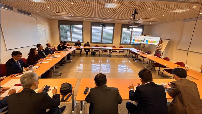 Đoàn Bộ Khoa học và Công nghệ thăm và làm việc với Viện Quốc gia về nguồn gốc và chất lượng (INAO) của Pháp.