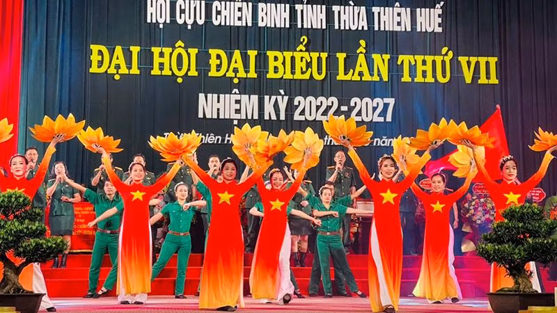 Tiết mục văn nghệ chào mừng Đại hội của hội viên Hội Cựu chiến binh trong tỉnh.