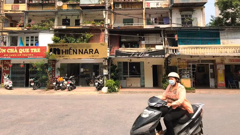 Chung cư cũ trên địa bàn quận Ba Đình. (Ảnh: NGỌC ANH)