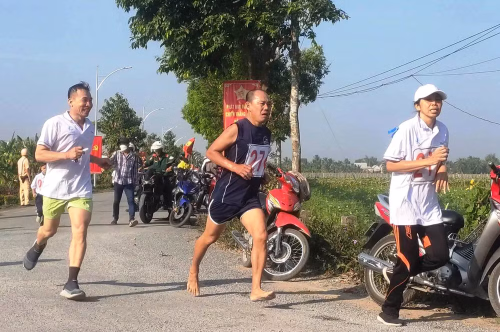 Các vận động viên cao tuổi tham gia giải.