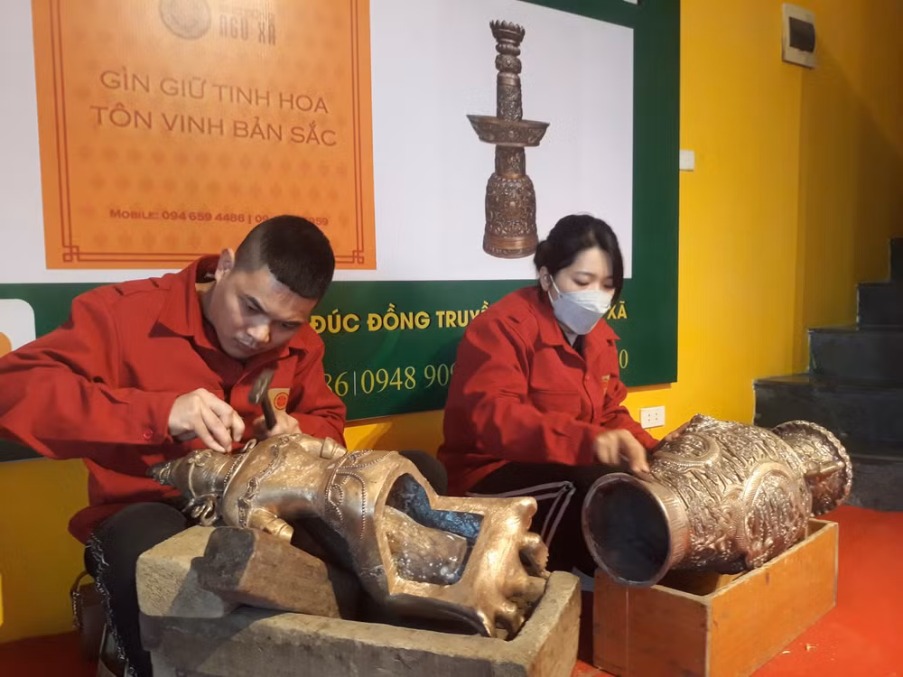 Quảng bá sản phẩm OCOP và sản phẩm nghề đúc đồng Ngũ Xã đến người tiêu dùng trong và ngoài nước.