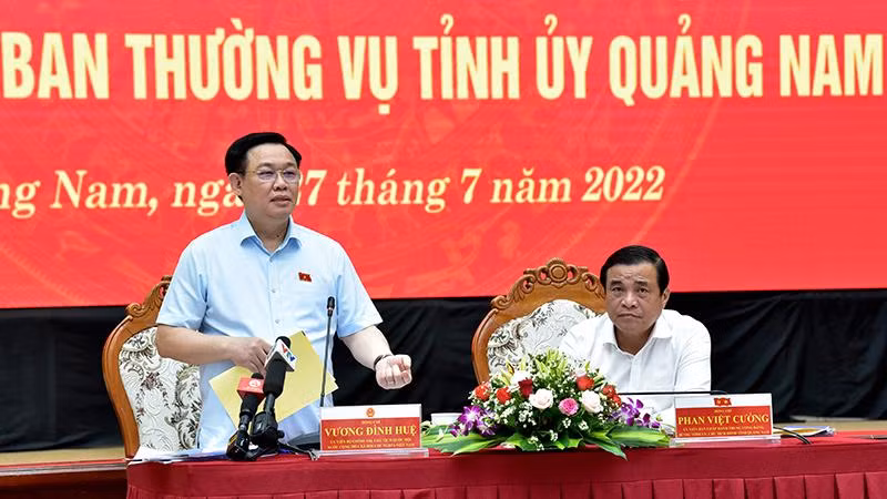 Chủ tịch Quốc hội Vương Đình Huệ phát biểu kết luận buổi làm việc.