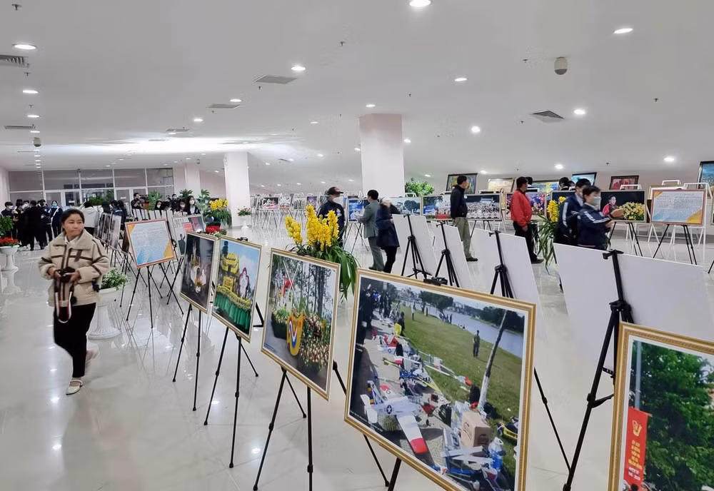 Không gian triển lãm ảnh “Đà Lạt qua 8 kỳ Festival Hoa”.