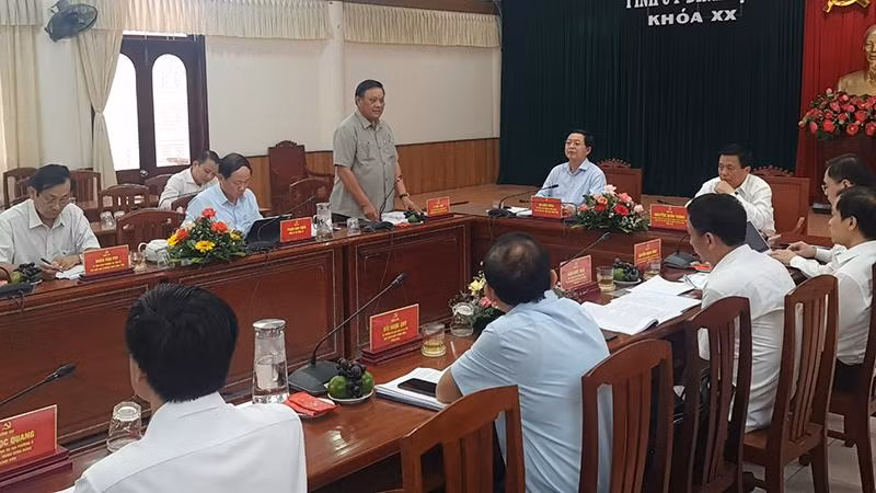 Đồng chí Lê Kim Toàn, Phó Bí thư Thường trực Tỉnh ủy Bình Định báo cáo tại buổi làm việc.