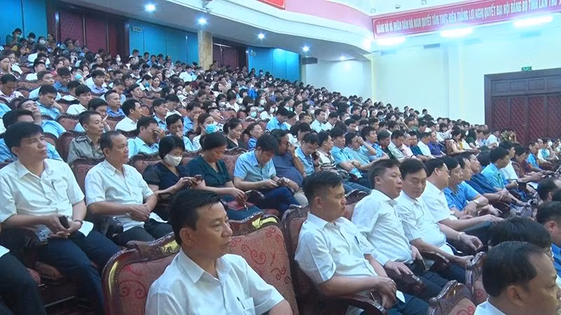 Các đại biểu dự hội nghị.