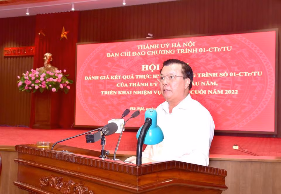 Đồng chí Đinh Tiến Dũng phát biểu kết luận hội nghị.