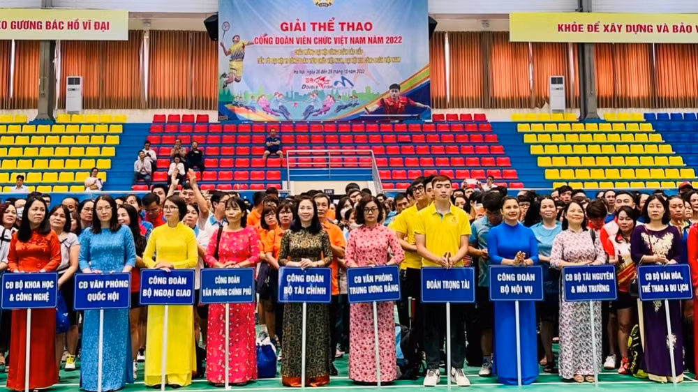 Ban tổ chức trao 48 bộ huy chương cho các đối vận động viên đạt thành tích xuất sắc nhất.