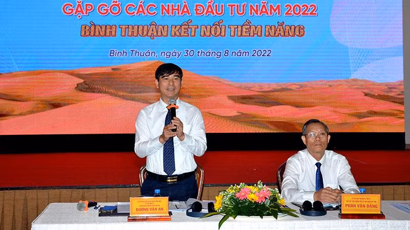 Bí thư Tỉnh ủy Bình Thuận Dương Văn An cùng lãnh đạo Ủy ban nhân dân tỉnh Bình Thuận chủ trì hội nghị.