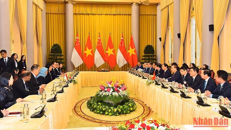 Quang cảnh buổi hội đàm giữa Chủ tịch nước Nguyễn Xuân Phúc và Tổng thống Cộng hòa Singapore Halimah Yacob. (Ảnh: Thủy Nguyên)