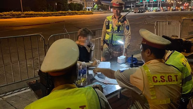 Lái xe dương tính ma túy bị phát hiện khi đang điều khiển xe trên cao tốc.