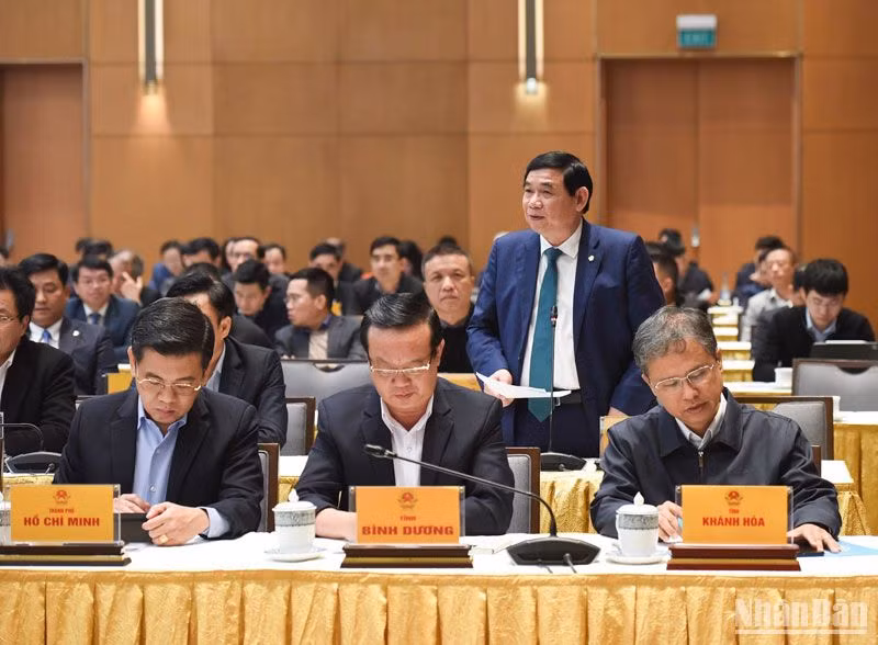 Chủ tịch Hội đồng quản trị Ngân hàng BIDV Phan Đức Tú phát biểu ý kiến tại Hội nghị. (Ảnh: TRẦN HẢI)