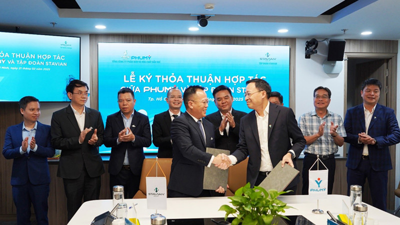Thỏa thuận hợp tác giữa Phú Mỹ và Tập đoàn Stavian về hóa chất và hạt nhựa