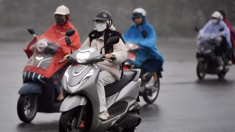 Khu vực Hà Nội có mưa, mưa nhỏ, trời rét đậm với nhiệt độ thấp nhất 12-14 độ C. (Ảnh minh họa)