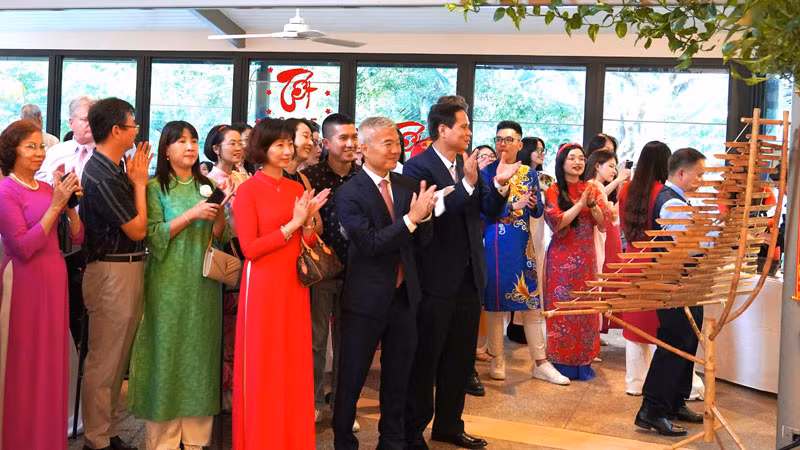 Các đại biểu tham dự buổi gặp mặt. 