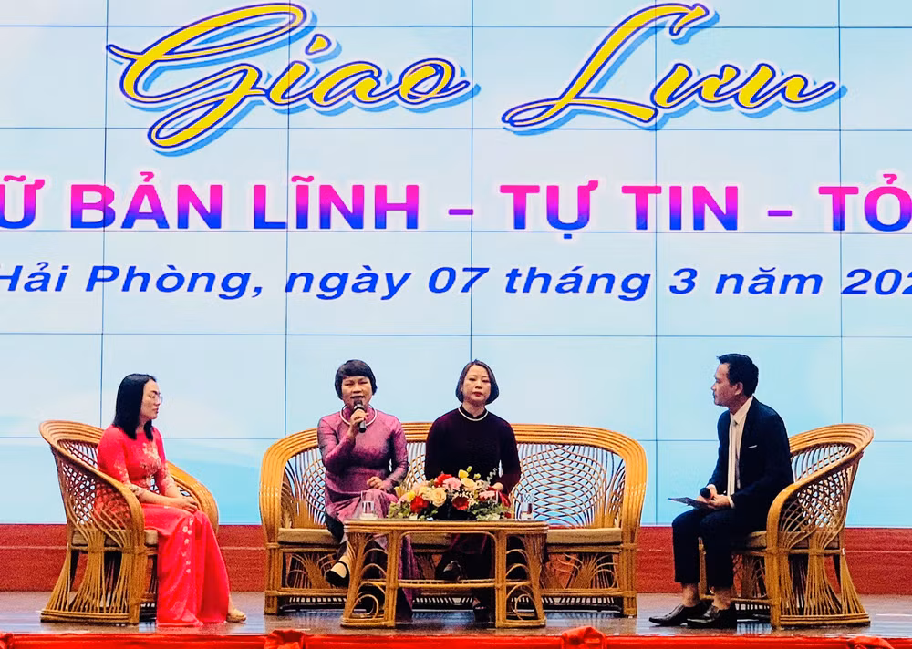Giao lưu với các phụ nữ giàu nghị lực tiêu biểu, vượt qua khó khăn vươn lên trong cuộc sống và tích cự tham gia các hoạt động an sinh xã hội.