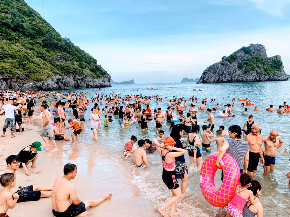 Trẻ em cần được hướng dẫn và tuân thủ nghiêm ngặt những nguyên tắc, kỹ năng cơ bản trong môi trường nước.