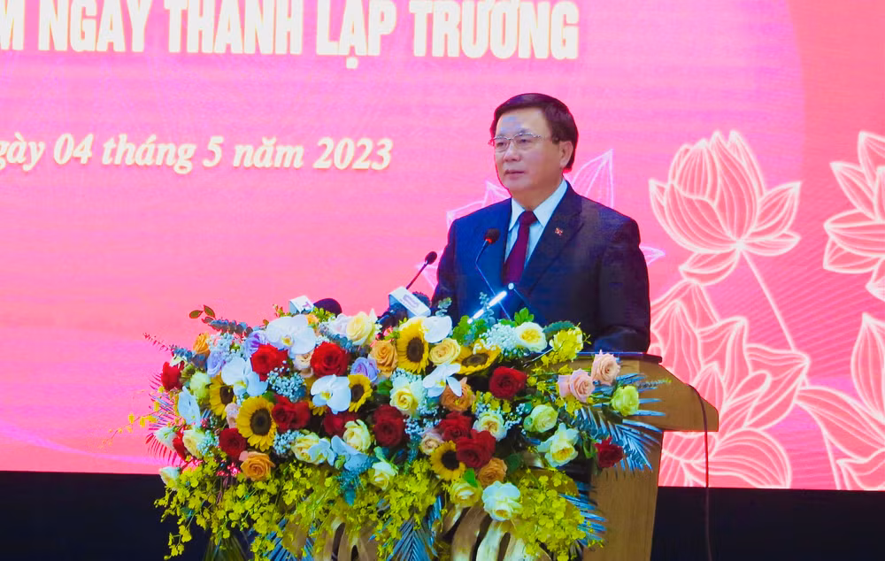 Đồng chí Nguyễn Xuân Thắng, Ủy viên Bộ Chính trị, Giám đốc Học viện Chính trị quốc gia Hồ Chí Minh, Chủ tịch Hội đồng Lý luận Trung ương phát biểu tại buổi lễ.