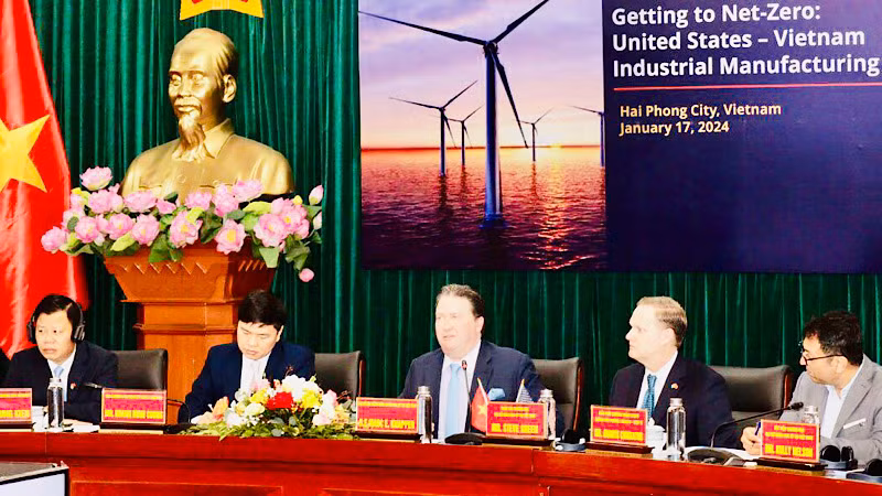 Đại sứ Hoa Kỳ tại Việt Nam Marc E. Knapper phát biểu tại hội thảo.