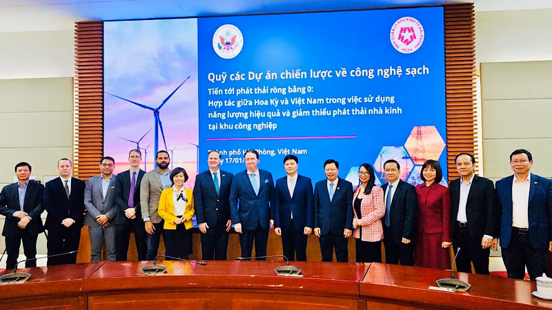 Các đại biểu tham dự hội thảo.