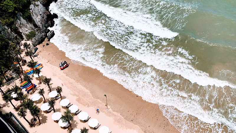 Phong cảnh tuyệt vời của Cát Bà thu hút đông đảo du khách trong nước và quốc tế.