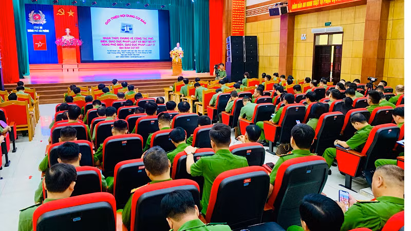 Đông đảo công an các đơn vị, địa phương của 25 tỉnh, thành phố khu vực miền bắc tham dự tập huấn.