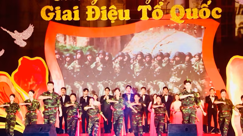 Chương trình nghệ thuật "Giai điệu Tổ quốc".