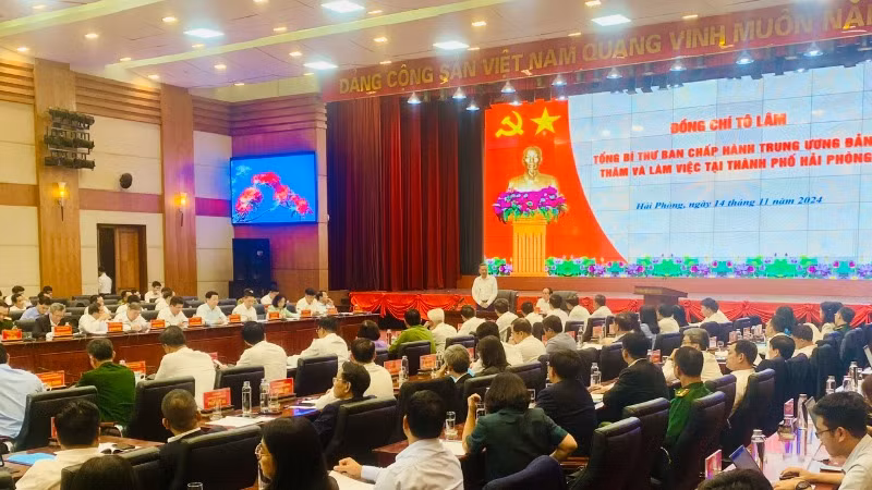 Quang cảnh buổi làm việc.