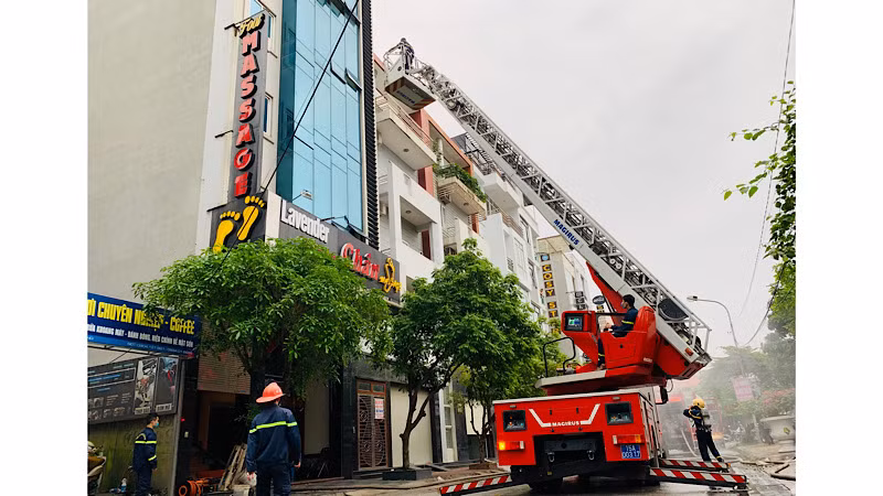 Chữa cháy, cứu nạn vụ cháy xảy ra tại nhà cao tầng ở Hải Phòng.