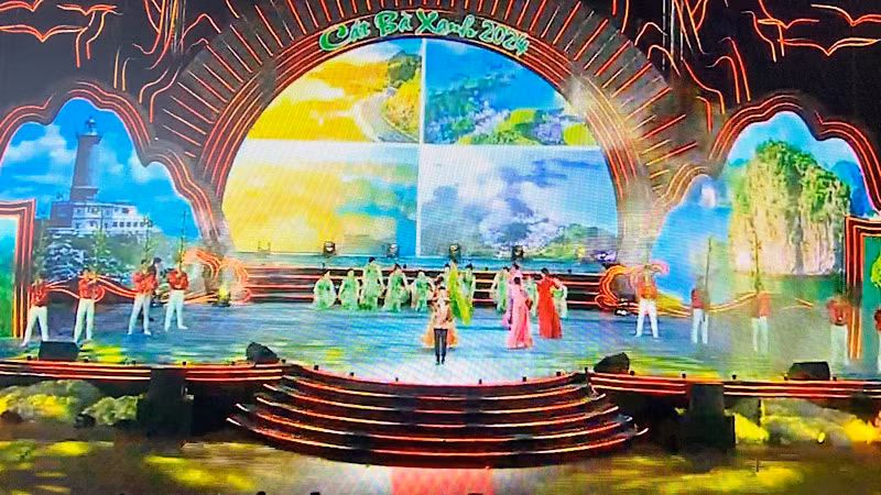 Chương trình nghệ thuật Cát Bà xanh là điểm nhấn của Lễ hội truyền thống Cát Hải.