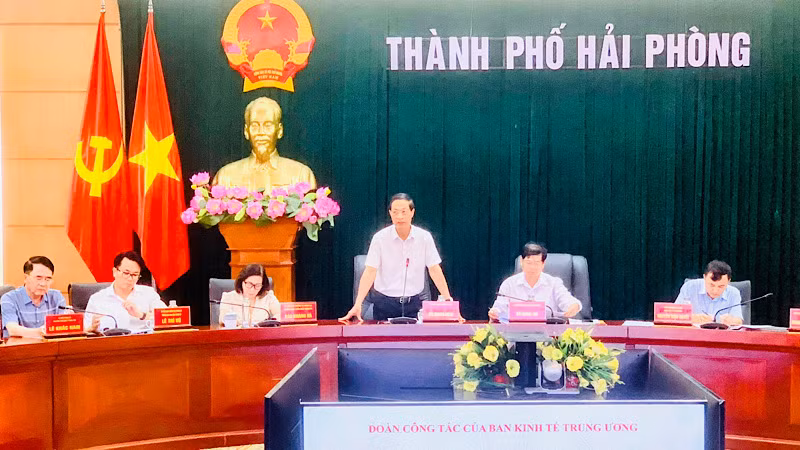 Phó Bí thư Thường trực Thành ủy Hải Phòng Đỗ Mạnh Hiến phát biểu tại cuộc làm việc.
