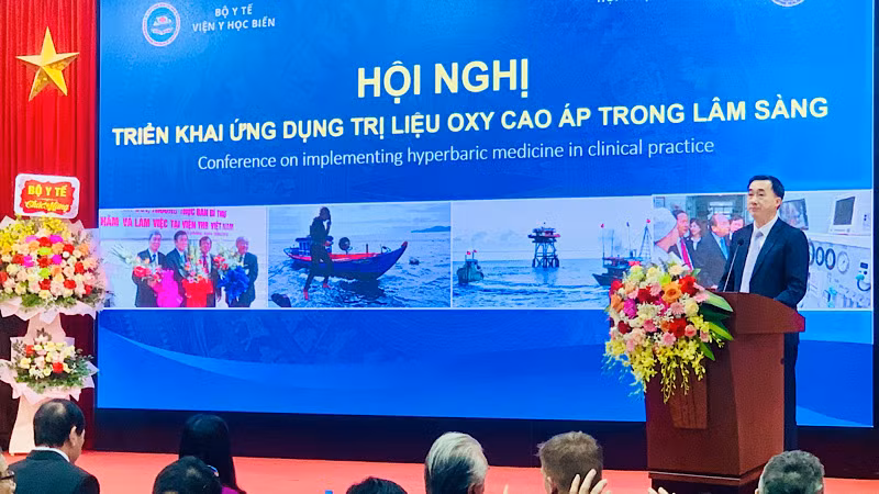 Thứ trưởng Y tế Trần Văn Thuấn phát biểu tại Hội nghị quốc gia về y tế biển, đảo lần thứ 7.