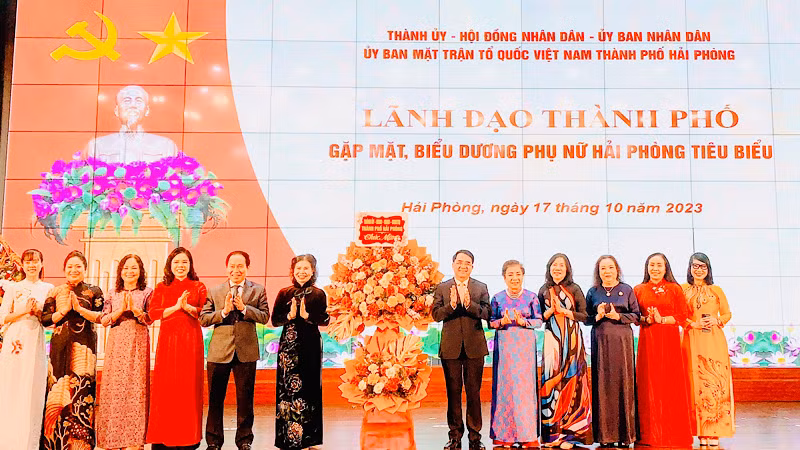 Lãnh đạo thành phố Hải Phòng gặp mặt, biểu dương phụ nữ tiêu biểu.