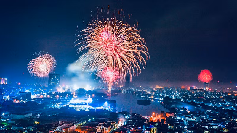 Bắn pháo hoa trong các ngày lễ tại Hải Phòng.