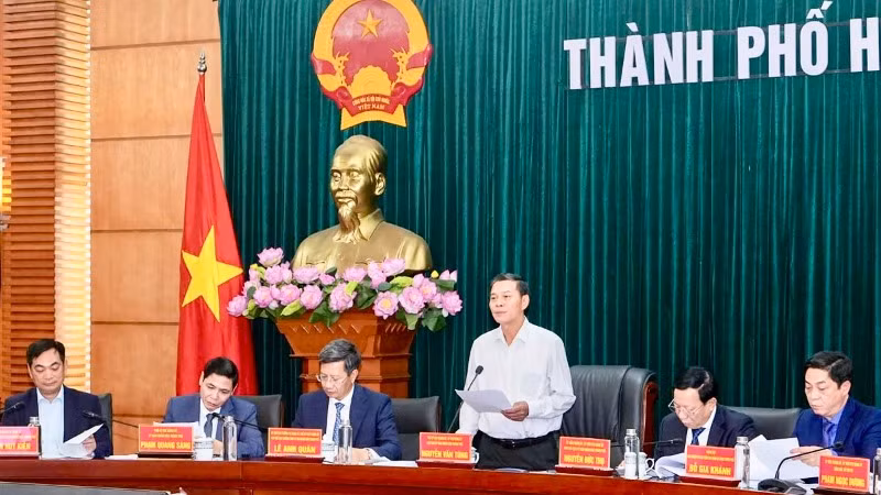 Lãnh đạo Ủy ban nhân dân thành phố Hải Phòng họp về rà soát các trường hợp người nghỉ hưu trước tuổi, nghỉ thôi việc do sắp xếp bộ máy. 