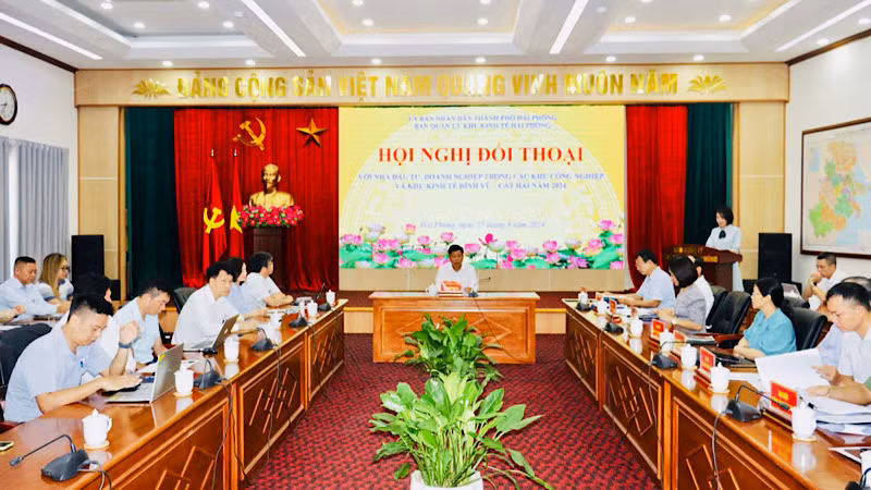 Hội nghị đối thoại với các nhà đầu tư, các doanh nghiệp trong các khu công nghiệp trên địa bàn thành phố Hải Phòng.