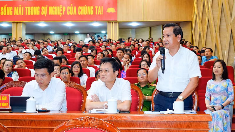 Đại diện lãnh đạo Sở Công thương Hải Phòng trả lời ý kiến của doanh nghiệp.