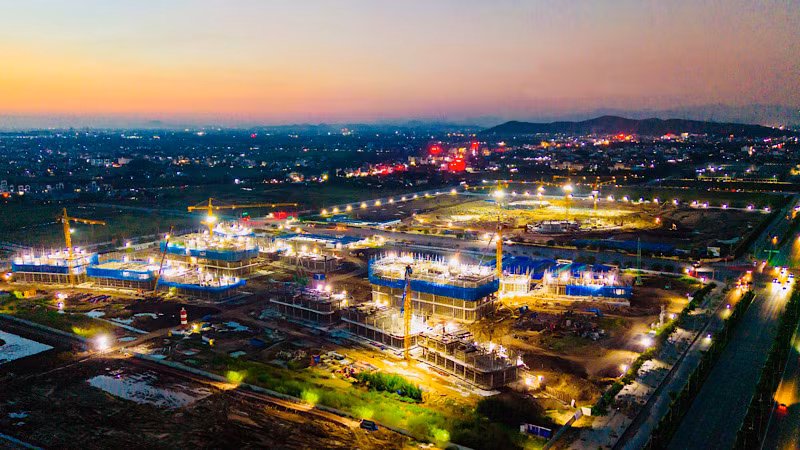 Khu Trung tâm Chính trị-Hành chính tại Khu đô thị mới Bắc sông Cấm đang được khẩn trương hoàn thiện.