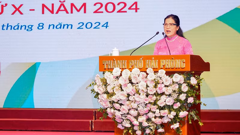 Thứ trưởng Giáo dục và Đào tạo Nguyễn Thị Kim Chi, Trưởng Ban Chỉ đạo Hội khỏe Phù Đổng toàn quốc lần thứ 10 phát biểu tại lễ bế mạc.