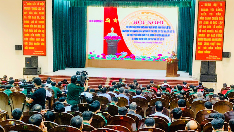 Quang cảnh hội nghị rút kinh nghiệm rà soát, hoàn thiện hồ sơ, danh sách liệt sĩ; xác minh, kết luận địa bàn, lập bản đồ tìm kiếm, quy tập hài cốt liệt sĩ.