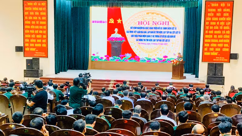 Quang cảnh hội nghị rút kinh nghiệm rà soát, hoàn thiện hồ sơ, danh sách liệt sĩ; xác minh, kết luận địa bàn, lập bản đồ tìm kiếm, quy tập hài cốt liệt sĩ.