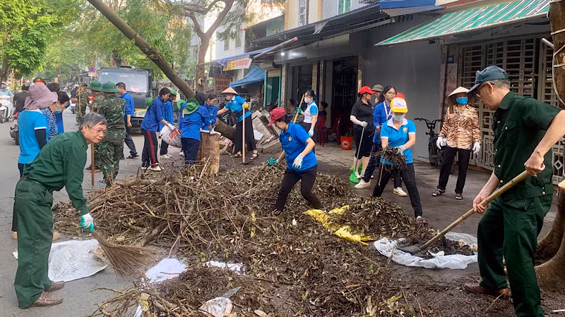 Đông đảo các lực lượng, các tầng lớp nhân dân cùng tham gia "Ngày thứ bảy cùng dân" trên địa bàn quận Lê Chân (Hải Phòng).
