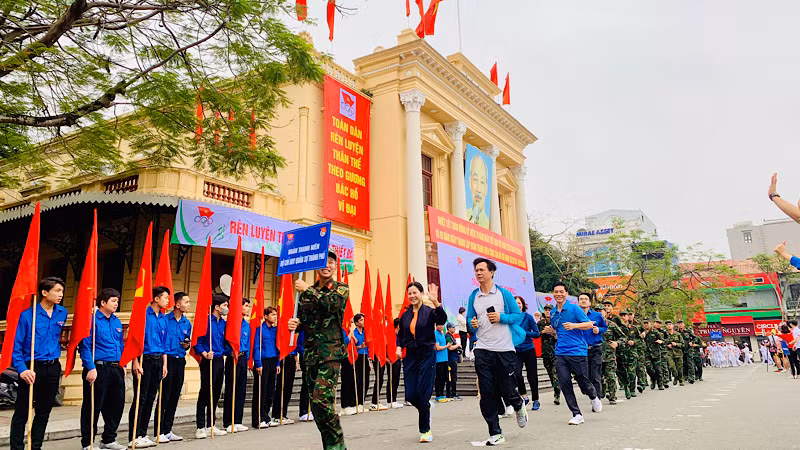 Các đoàn tham gia Ngày chạy Olympic "Vì sức khỏe toàn dân".